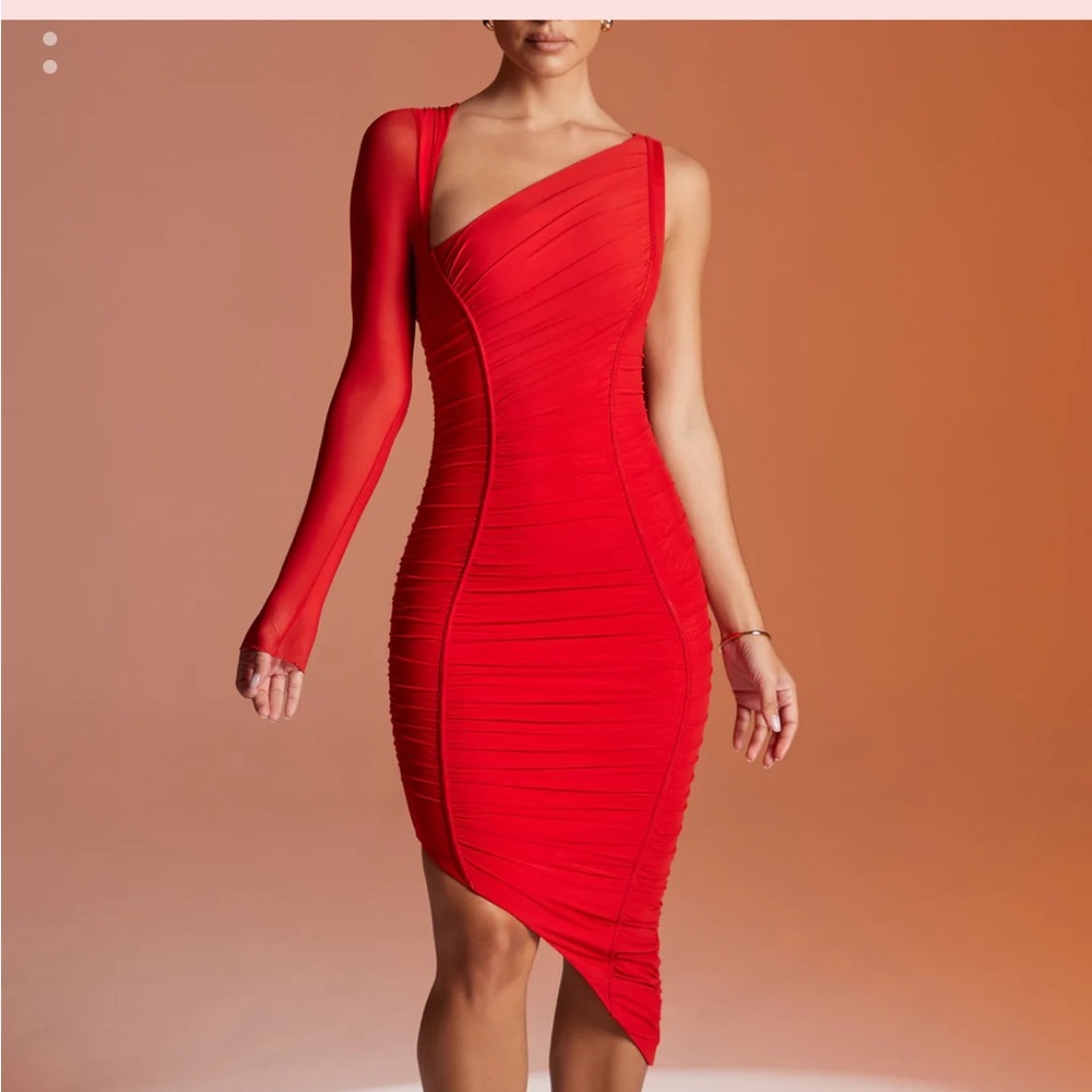 Oh Polly Kamilla
Asymmetric Single Sleeve Midi Dress in Red